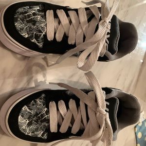 Heelys wheeled tennis shoes